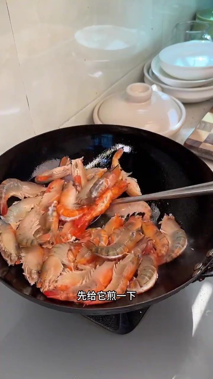 罗氏虾这样做比馆子的还好吃,香辣入味,好吃到舔手指