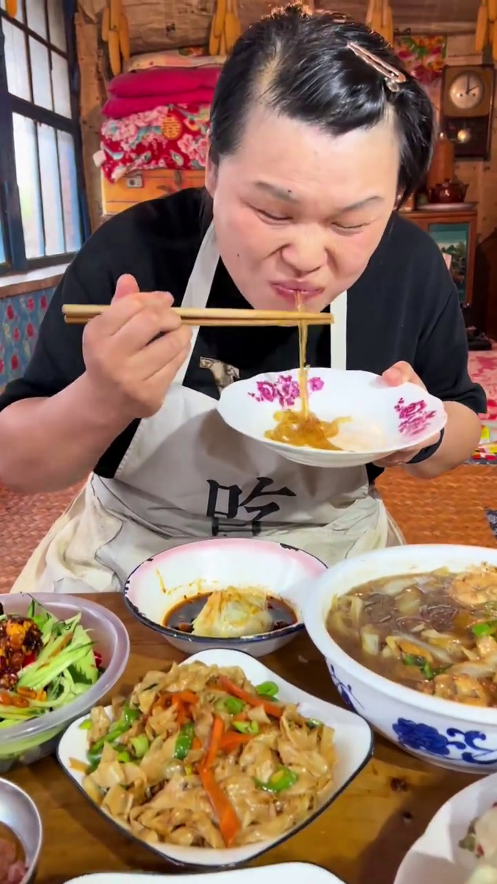 三鲜馅小包子 鸡腿炖粉条