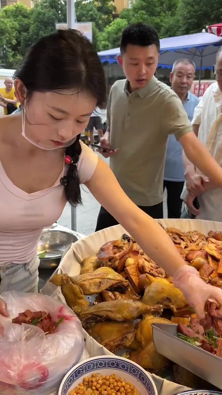 我在成都摆摊卖卤菜