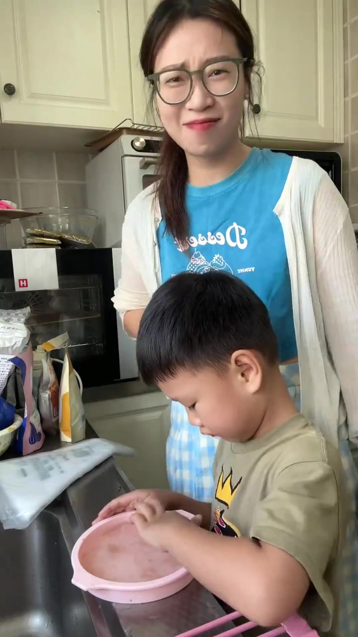 开心果巧克力蛋糕和冰淇淋月饼都一致好评!