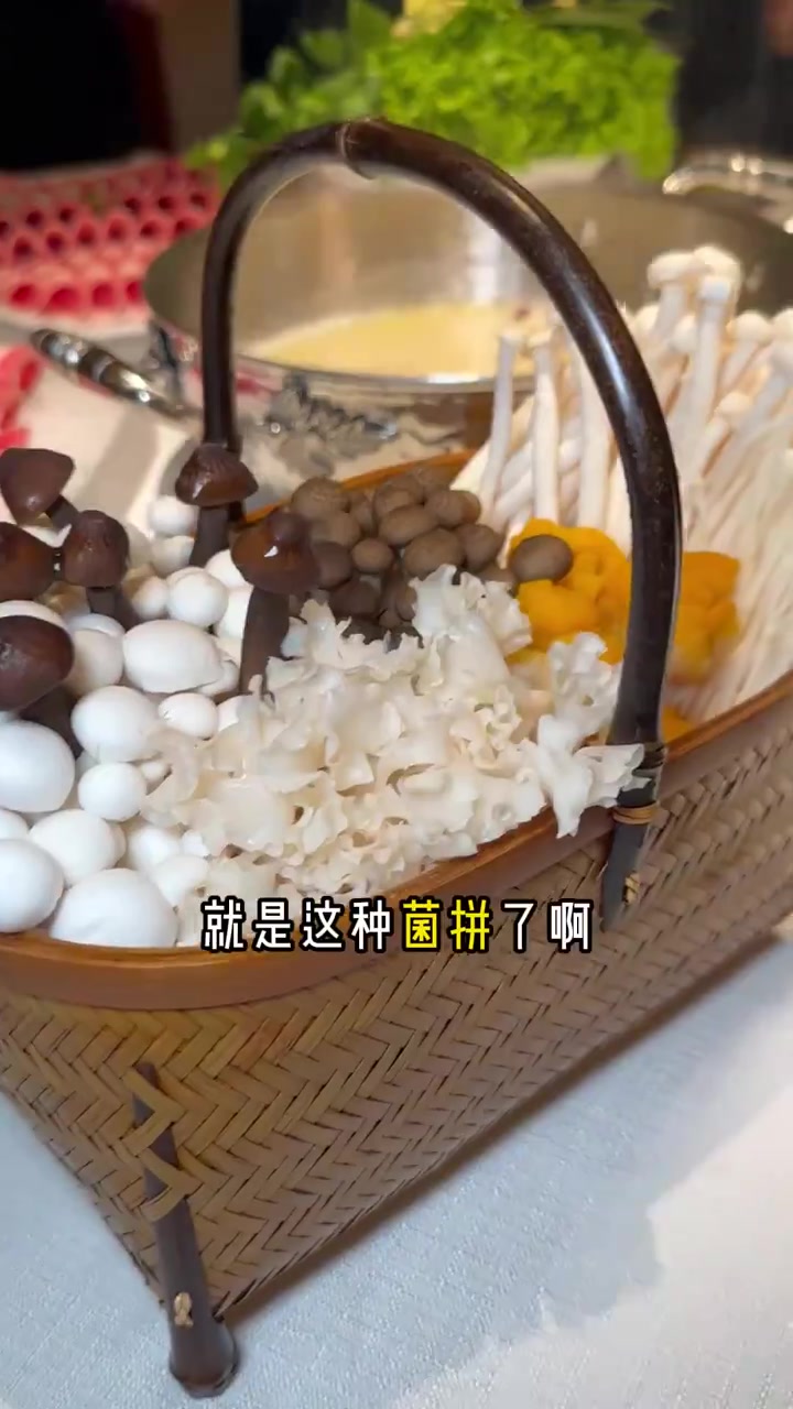 中央大街上的一栋洋楼火锅.宴请 聚会嘎嘎有面子