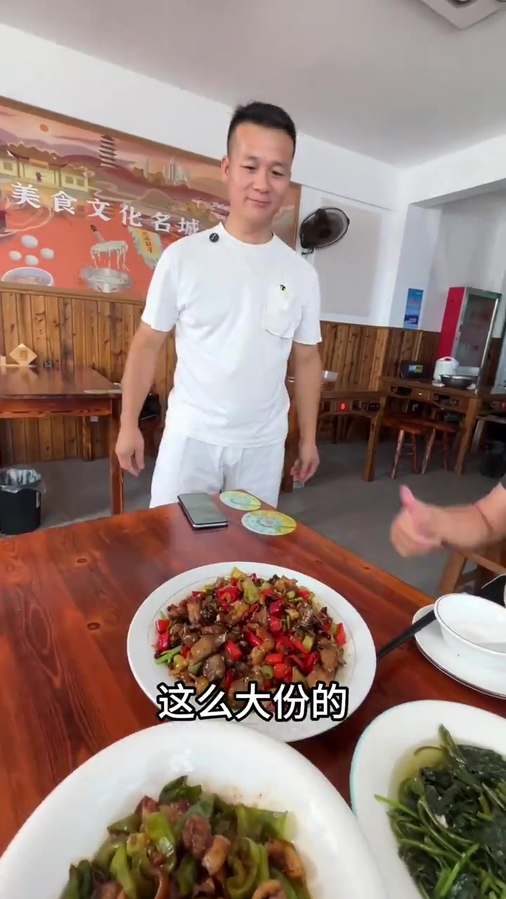 兰溪清河路上辣子鸡68元套餐,包含一大份辣子鸡,一个荤菜