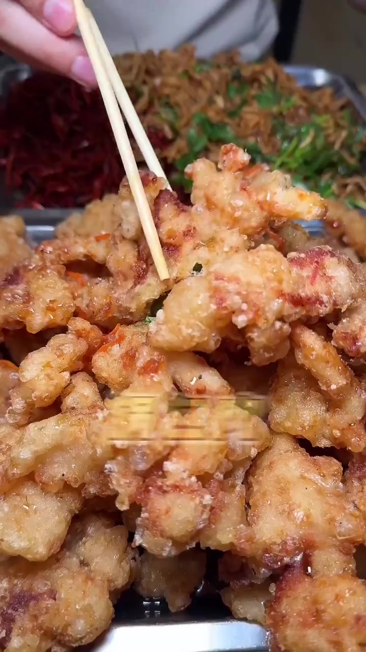 带你们感受一下东北的大菜码 三个菜摆满一桌还不到一百