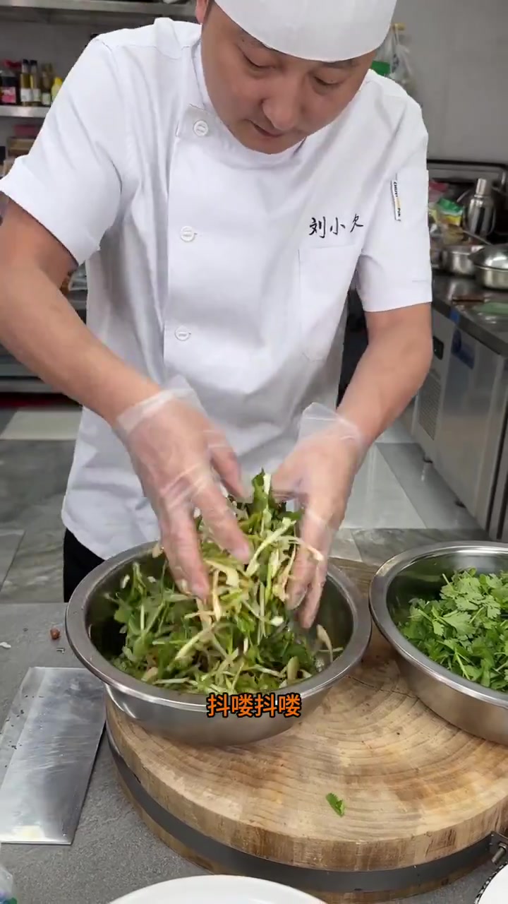 和朋友吃饭整点8+1 嘎嘎的小菜 老虎菜