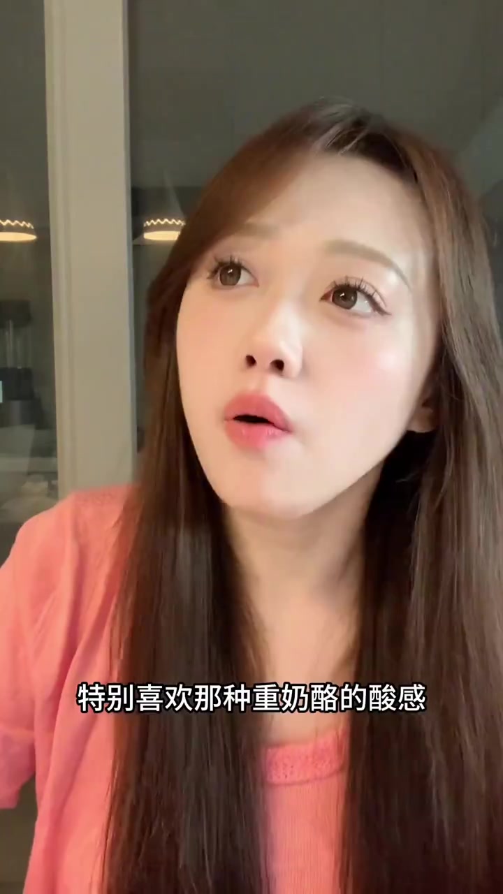 终于吃到红丝绒蛋糕咯!