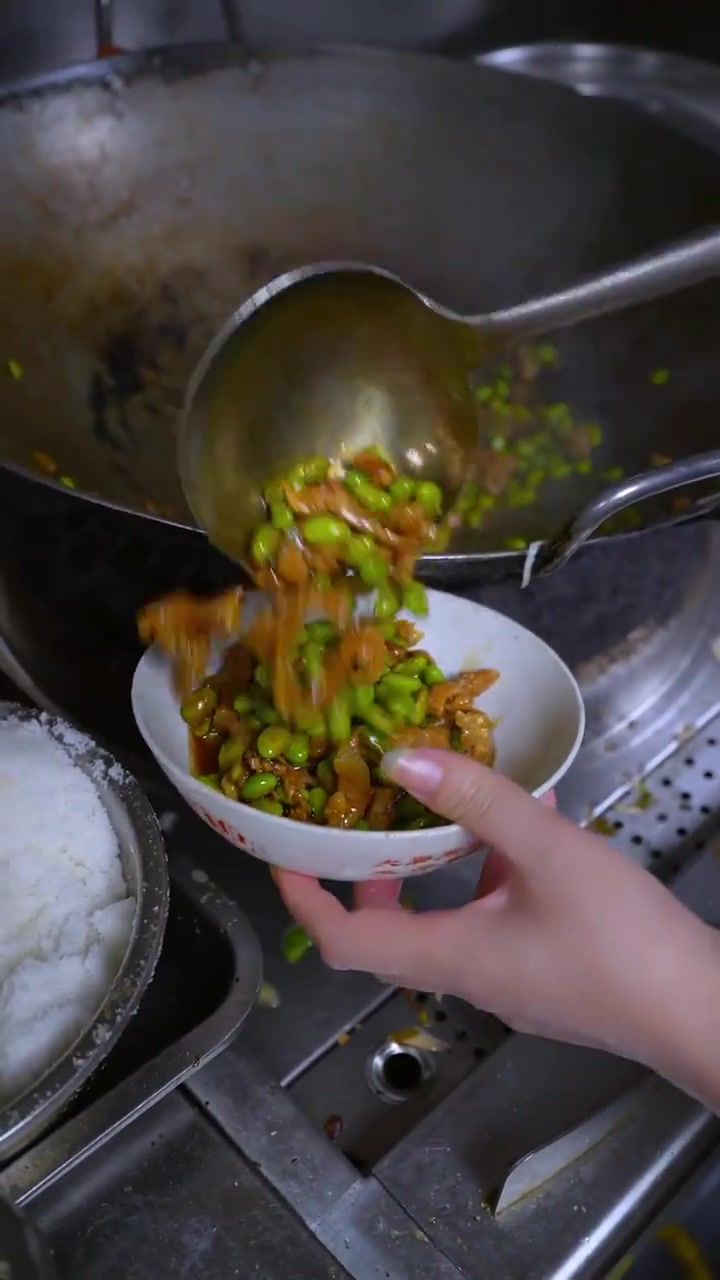 韩萍闲不住 茭瓜肉丝炒毛豆,家常下饭菜