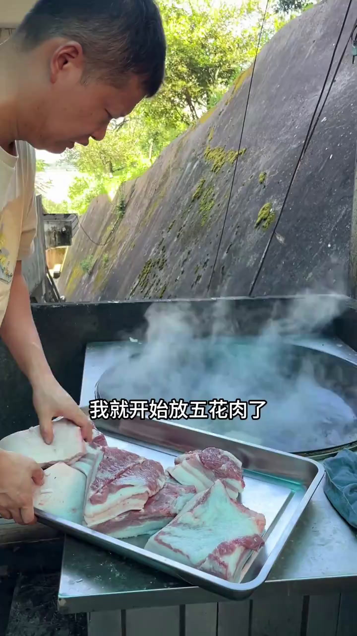 今天做扣肉酥肉坨和蛋卷