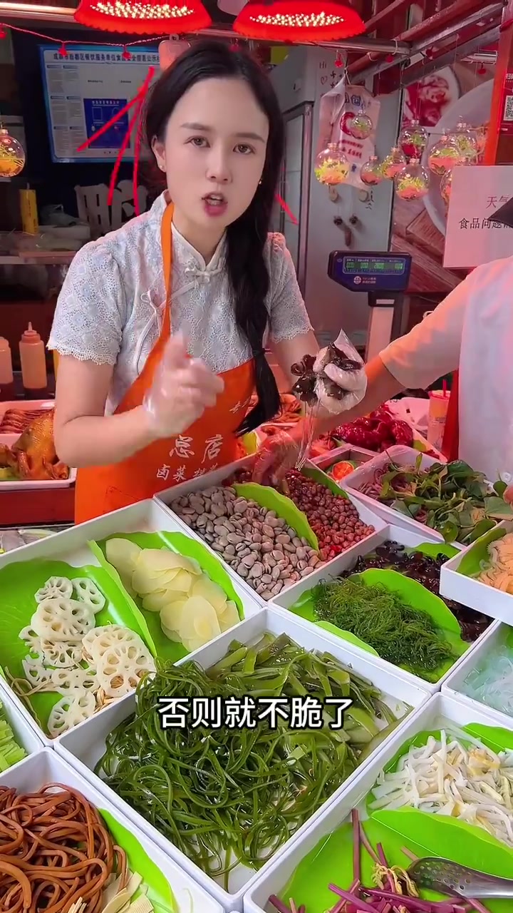 凉拌菜拌制之前要焯水,做卤菜,小细节把握到位