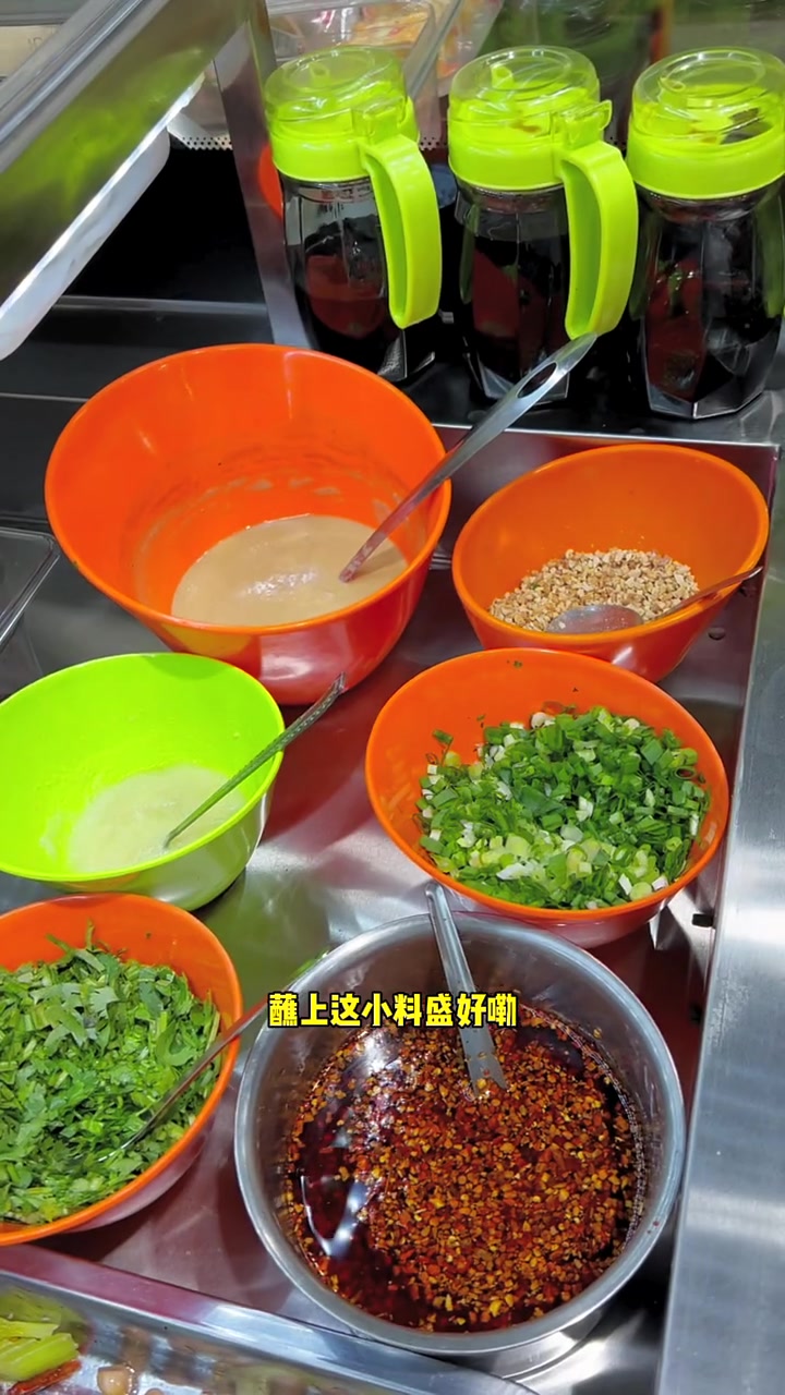 位置:育才大街水利局路口东20米路北～自助零食,涮菜,饮料,水果,凉菜七一位,不赖～