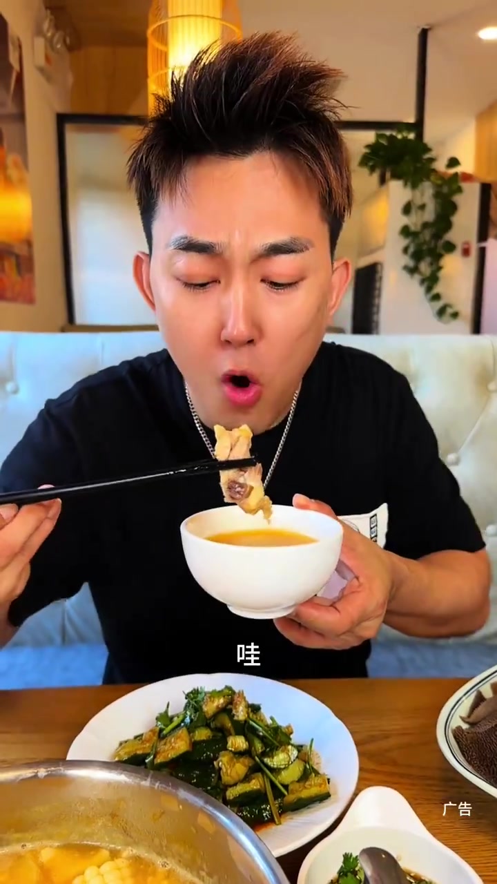 苏州街这家花胶鸡火锅价格还真便宜 味道也好呀