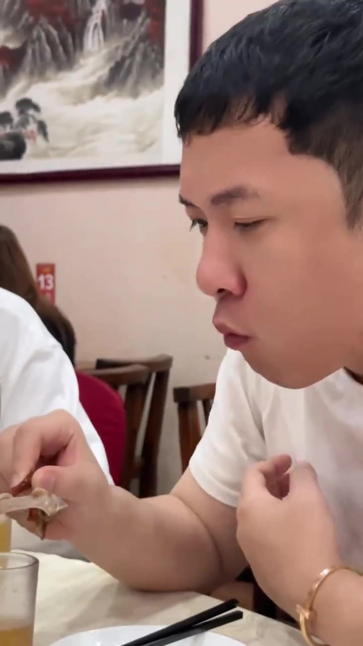 来广东怎么能不尝一下特色鱼生呢?这一次的顺德鱼生体验感拉满