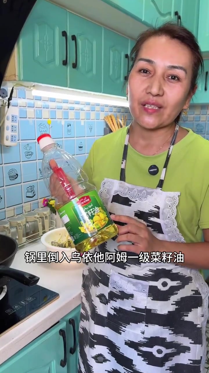 今天带来的是比肉还好吃的烤肉味蘑菇 快来试试吧