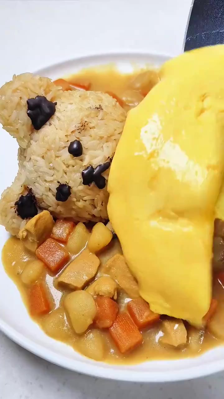 《挑战在家做咖喱流心蛋包饭!》小小蛋包饭,拿捏~