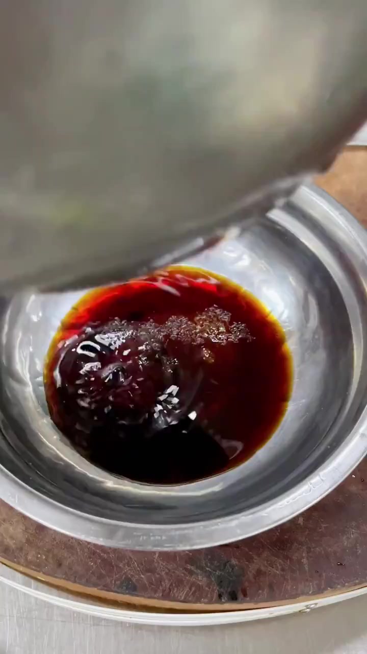 美极酥皮虾:今天李厨给大家分享一个特别的虾