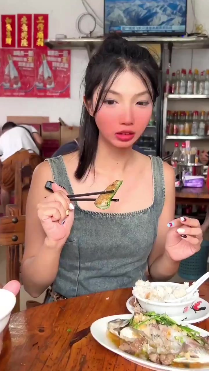 想品到真正的顺德味～!就得先来均安吃排骨饭!