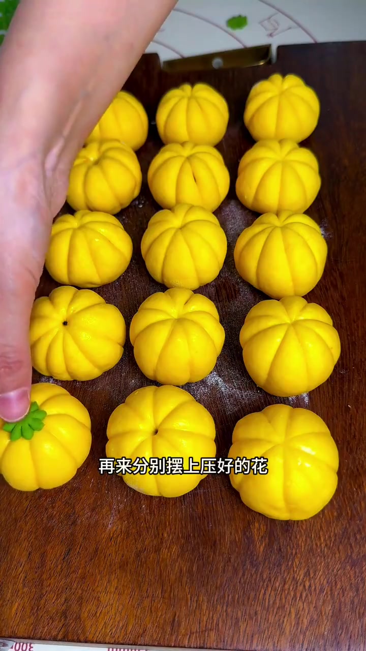 丰收的季节,用南瓜做了枣泥馅馒头