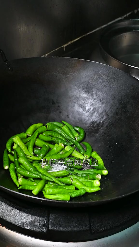 擂辣椒猪脚 软糯的猪脚与香辣的擂辣椒搭配