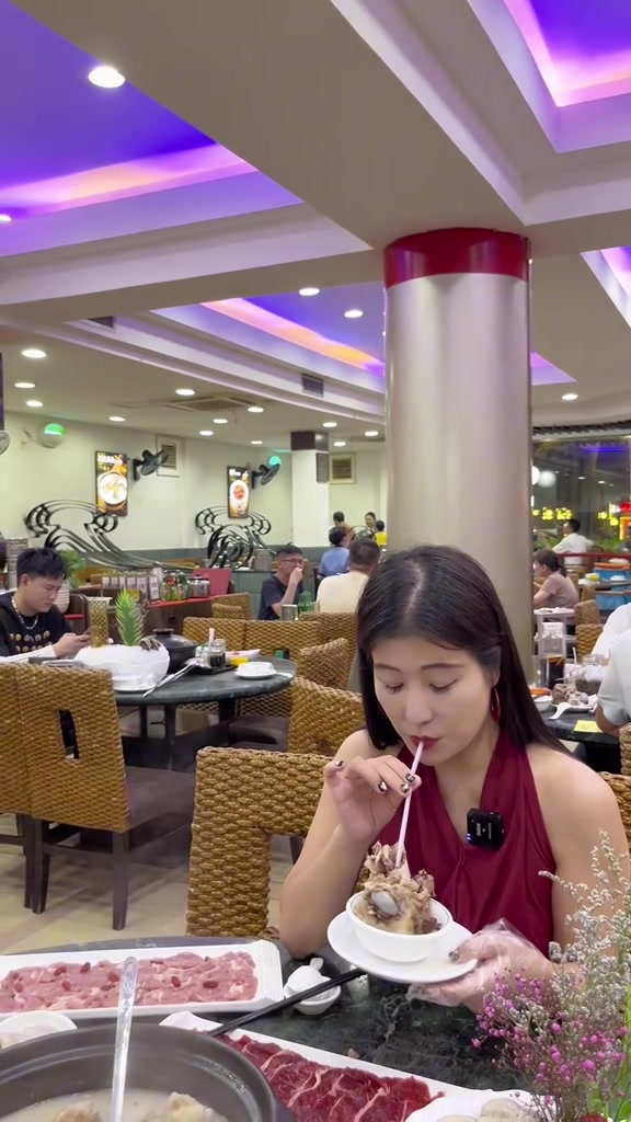 目鱼蛋拼鸡肾,筋道牛肉,枸杞梅花肉还有嘎嘎香筒骨火锅