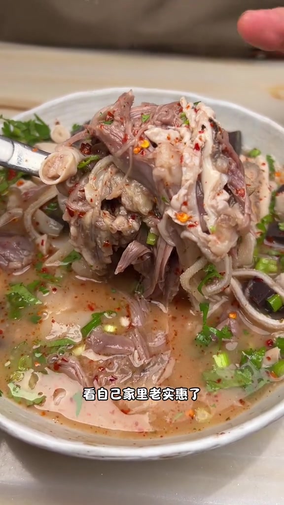 在家如何熬出一碗没有膻味又奶白的羊杂汤!