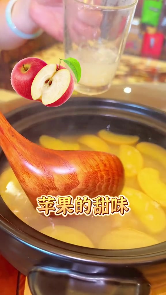 明姐作为客家媳妇,一到夏天我就开始做苹果炒米水