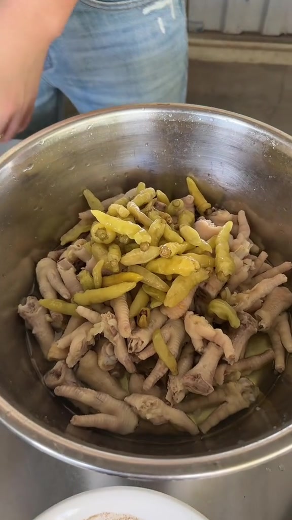夏天一定要吃凉拌菜,家庭做法泡椒凤爪