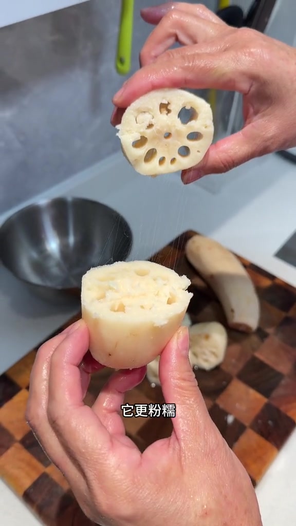 开饭喽 今日菜谱:红烧猪蹄 永丰霉鱼 小炒田螺 洪湖莲藕汤