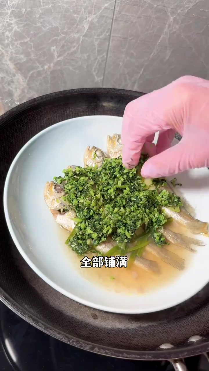 青咸菜蒸小黄鱼咸菜会黄吗