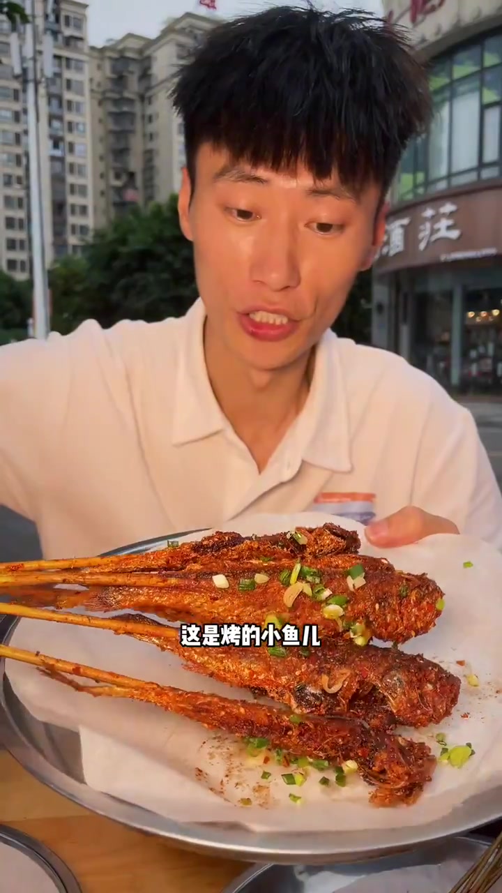 藏在资中的平价烧烤,烤牛肉串,烤牛五花……等等都是巨好吃