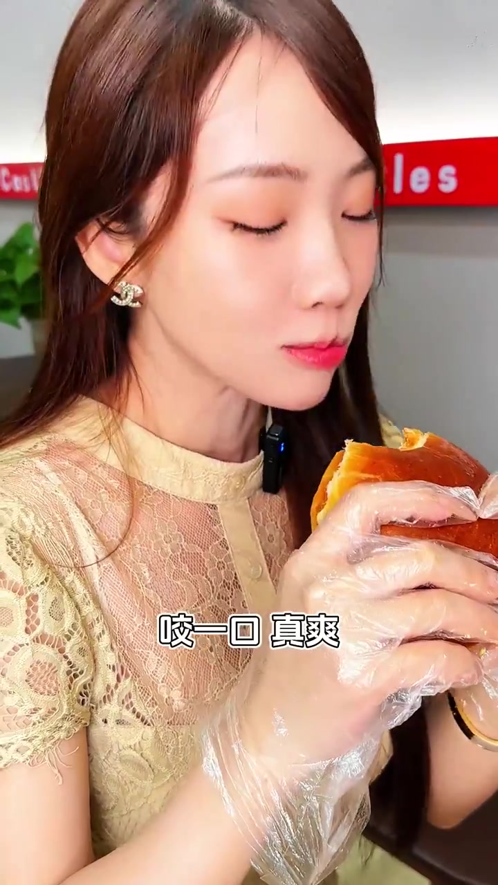 在梅州这家店的猪扒堡做的比某基的汉堡还要好吃!