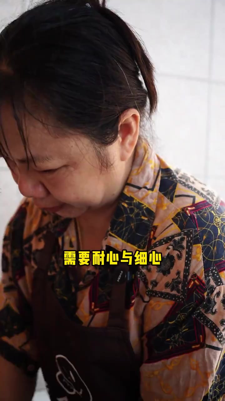 今天妈妈做的红烧肥肠猪脚,我吃了三大碗