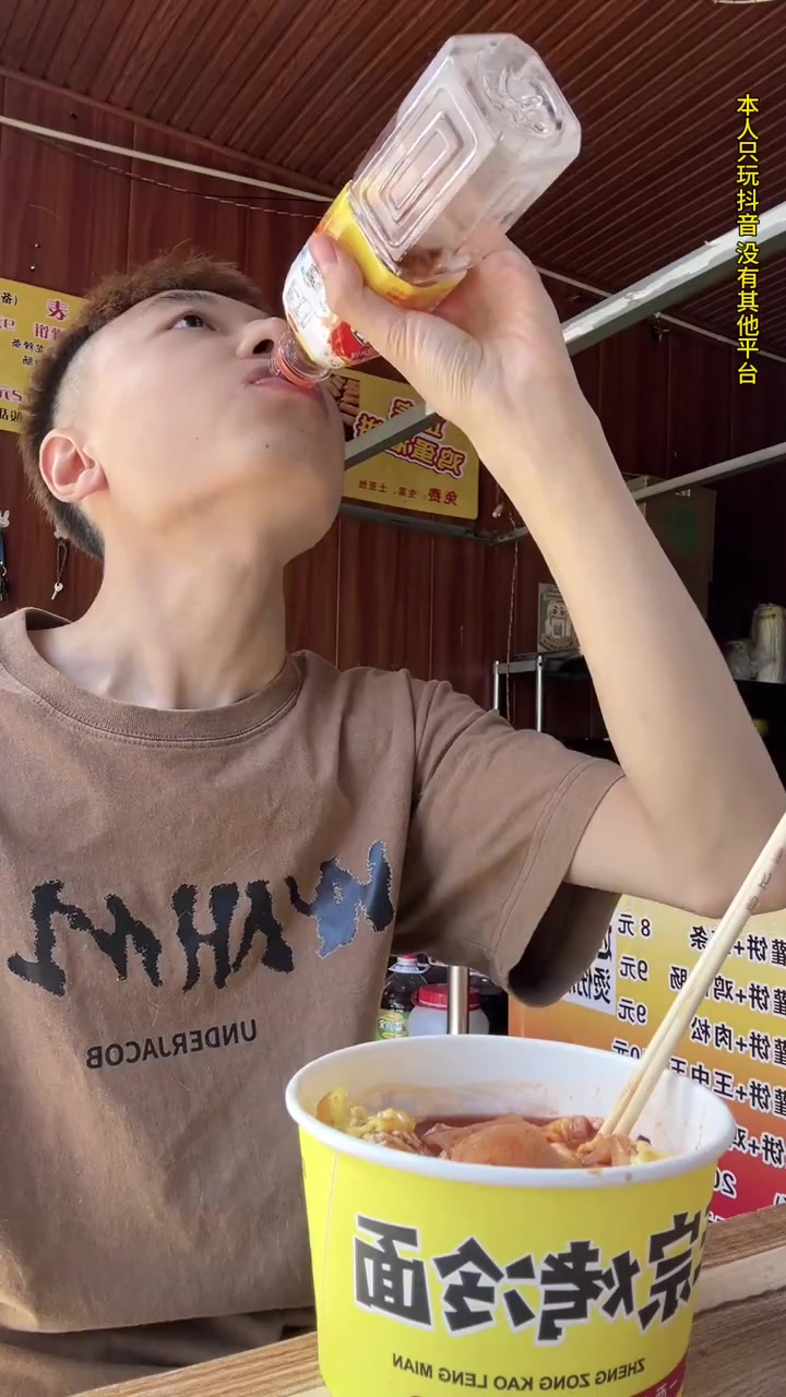 烤冷面!鸡蛋灌饼!酱多多!是谁爱!