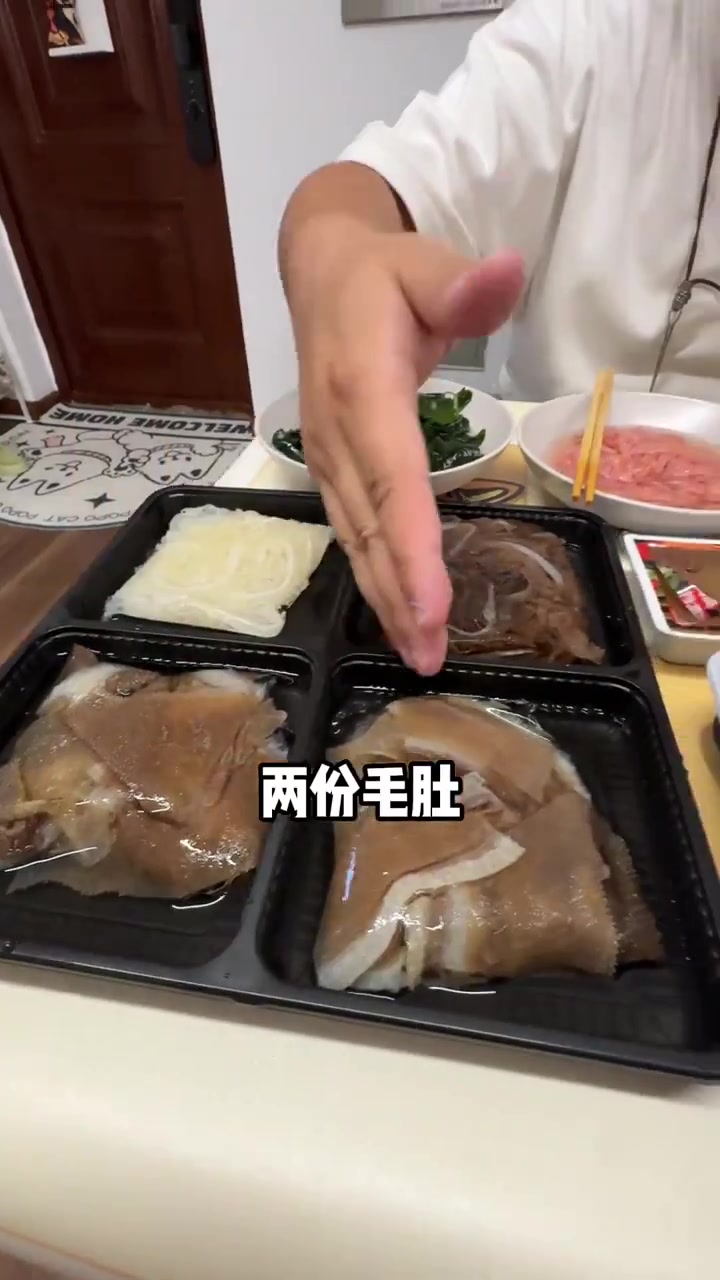 锅圈食汇出了一个99 块钱6人餐 咱们去看看都有什么