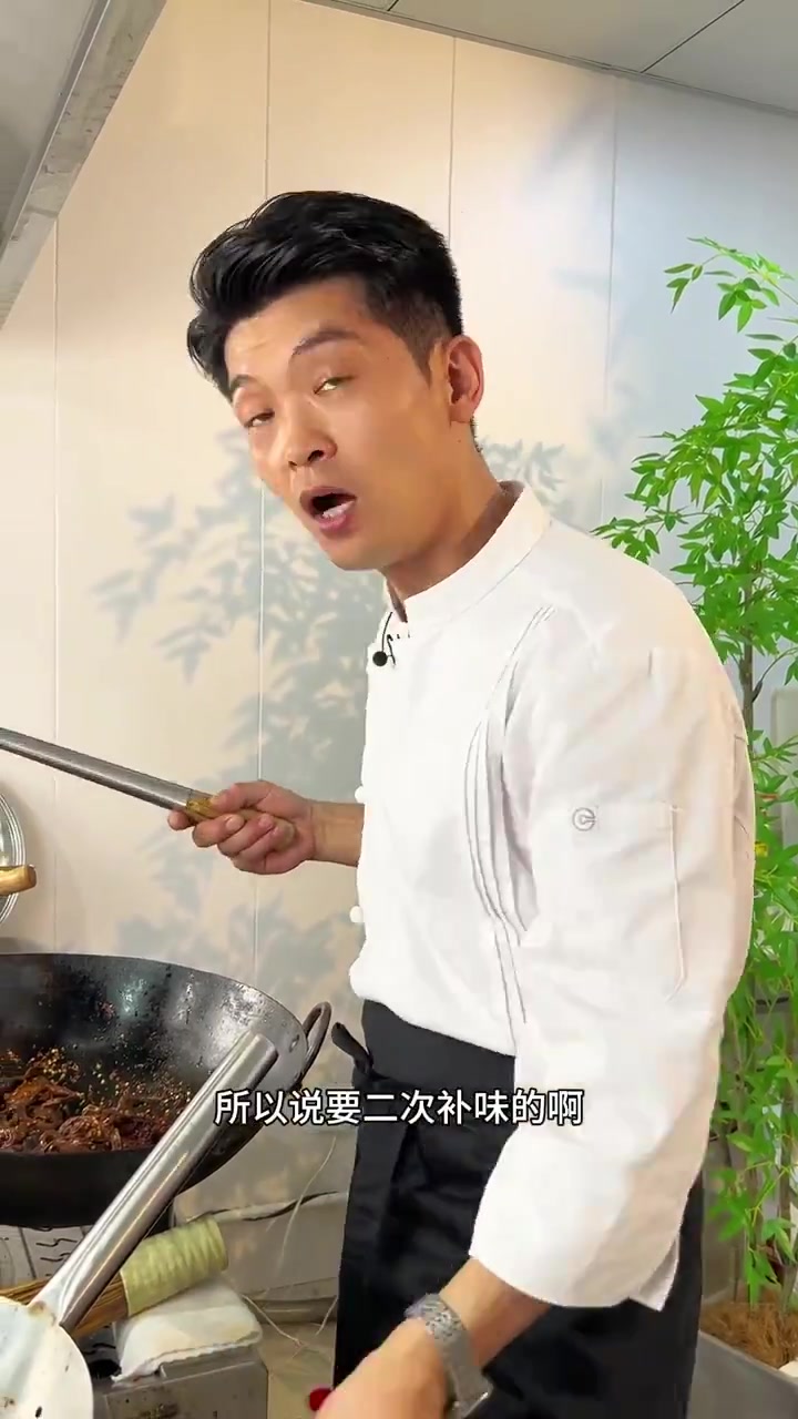 武汉龙虾店麻辣炒鹌鹑做法