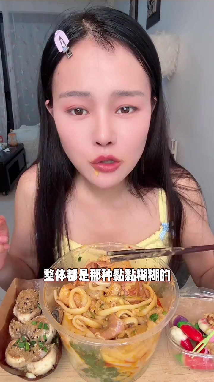 逛吃小吃街美食 黏糊麻辣烫好好吃