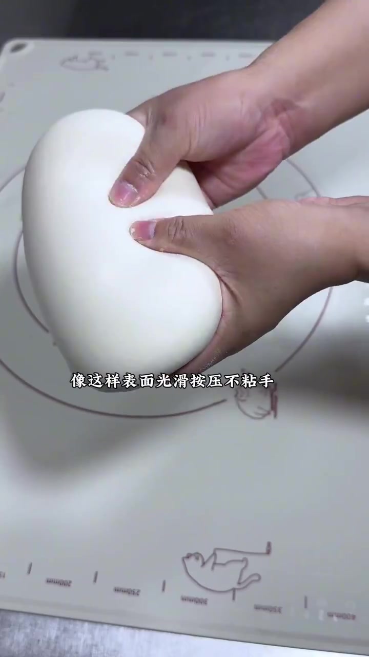 原味馒头 今天分享一下我平时都是怎么把面团揉光滑的