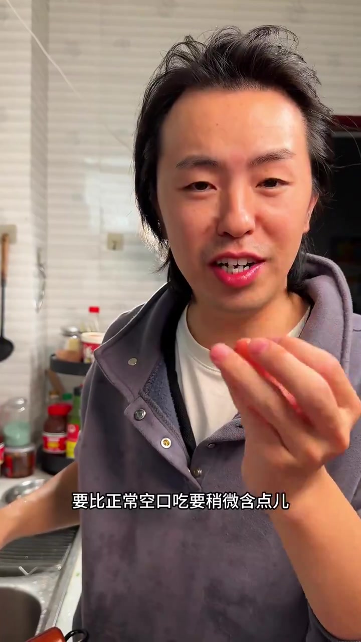 看完这个视频,简简单单让你学会做包子,豆腐粉丝包又嫩又入味