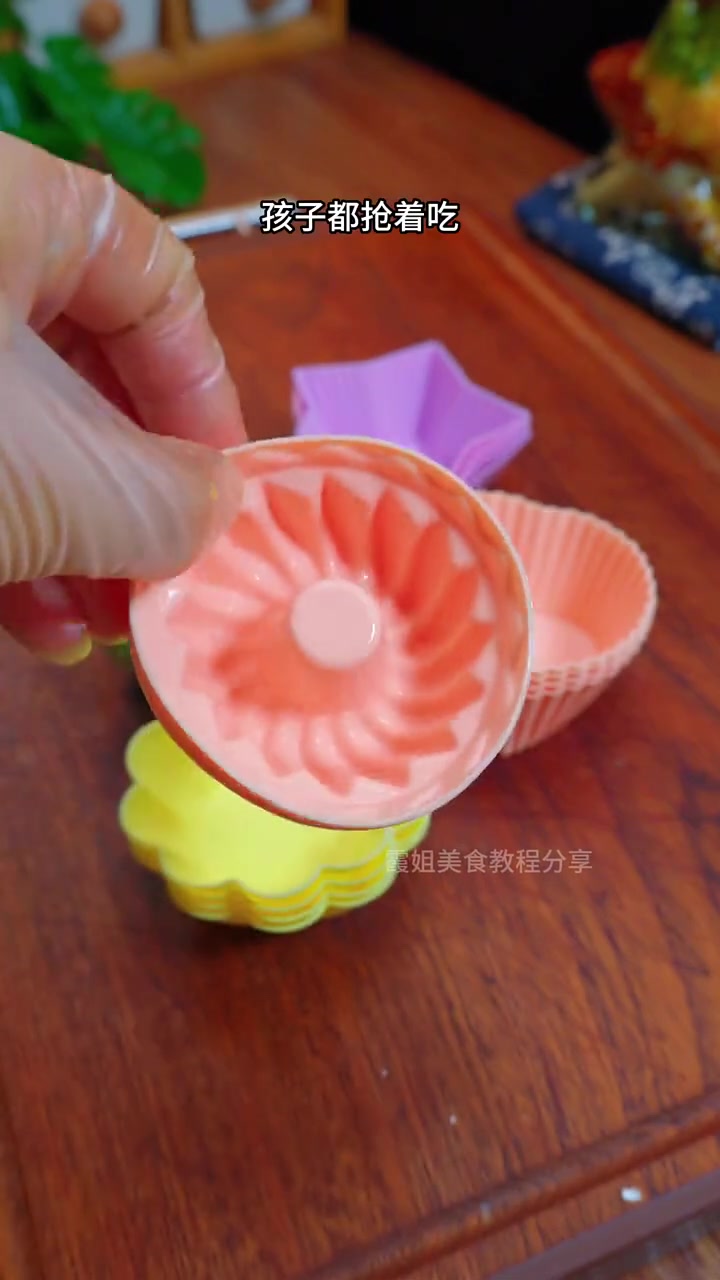 南瓜和鸡蛋放锅里蒸一下出锅就是面包房的招牌美食