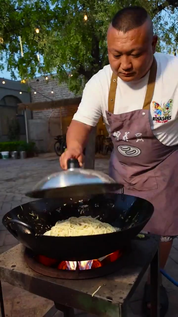 山西炒饼丝-北方传统面食-山西人爱吃的著名面食-