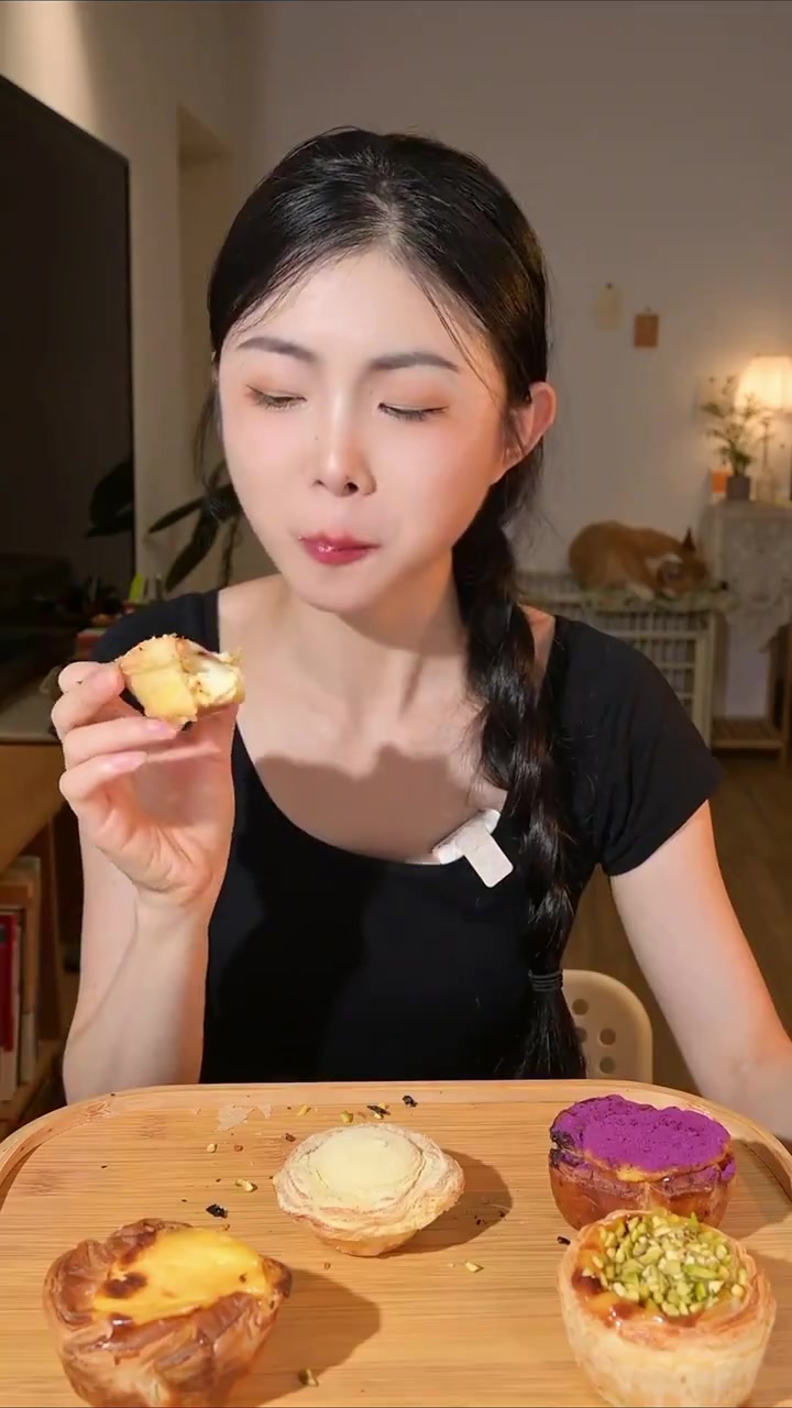 奶乎乎的蛋挞!吃甜品也太快乐了吧～