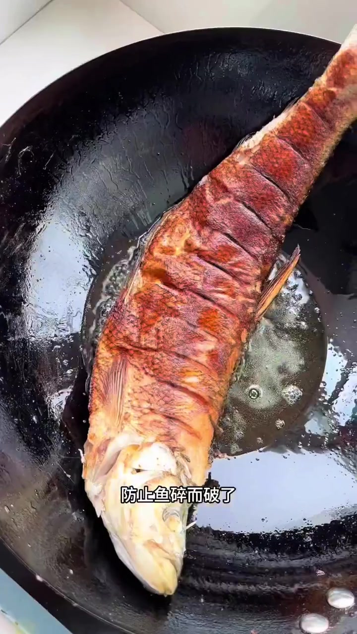 我们湖北人非常喜欢吃鱼,今天做一个红烧刁子鱼