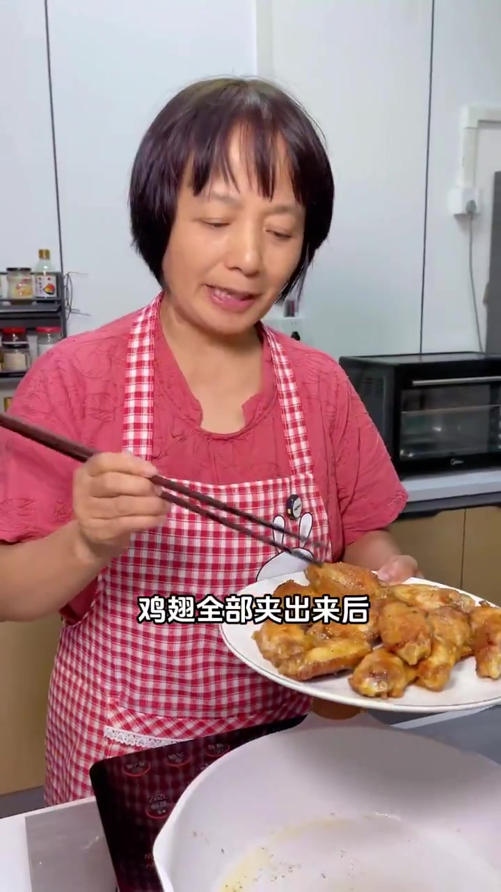 鸡翅的美味做法 金沙鸡翅来啦～外酥里嫩,大小朋友都喜欢吃!