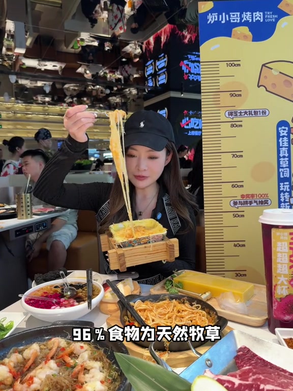 来烤肉店挑战芝士拉丝啦~
