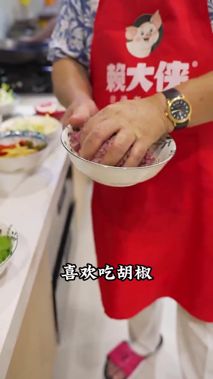 家常菜下饭天花板,泡椒牛肉丝,酸辣嫩爽