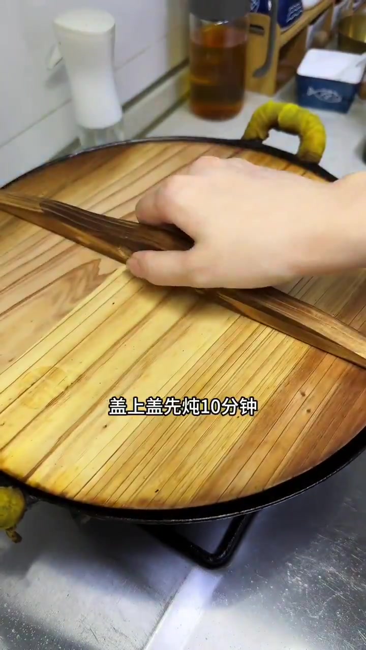 也许对我来说,每天做好饭菜等爷俩回来也是挺幸福的事情吧