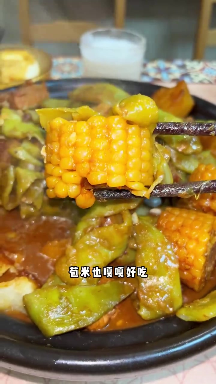 小猪盖被,有小猪也有被,配上铁锅炖,老香了