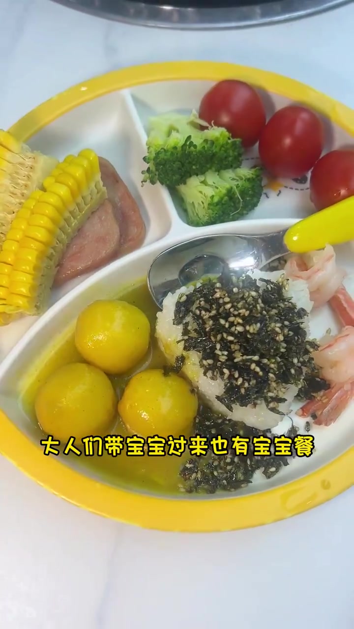加了大块榴莲肉的椰子鸡汤