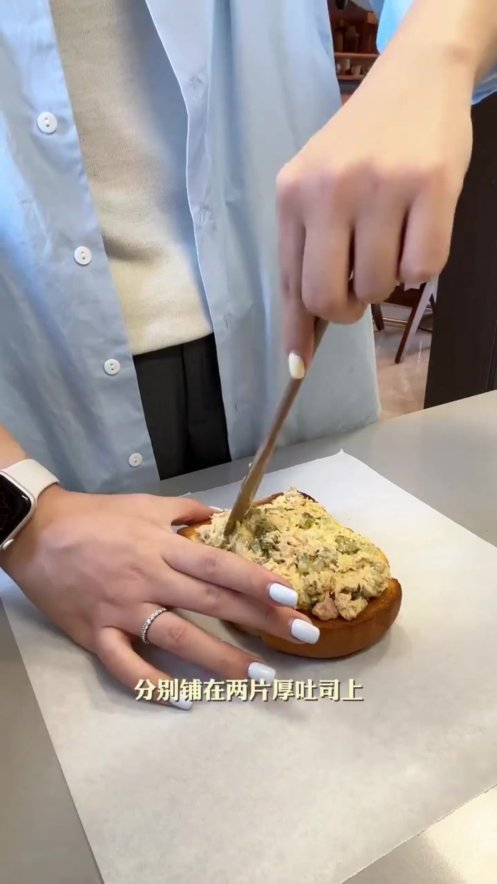 厨房日记|超厚鸡蛋三明治?+石榴酸奶碗,祝大家假期快乐!