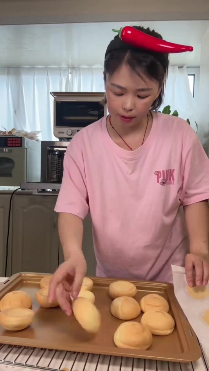 外面卖20元一盒的肉松小贝在家用5个鸡蛋做了4盒!