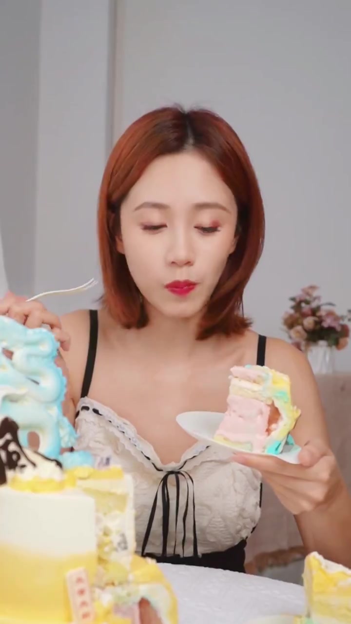 好吃雪糕蛋糕!你会选哪个?好吃雪糕蛋糕!你会选哪个?xue