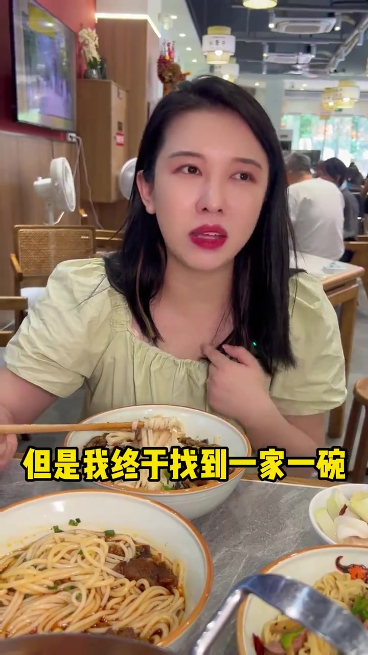 来汉阳吃一家全天能嗦粉的牛肉粉面馆